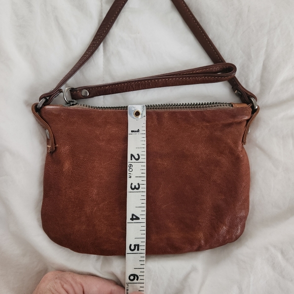 Rough & Tumble Maine Crossbody Bag Purse Soft Brown Distressed Leather - Picture 5 of 6